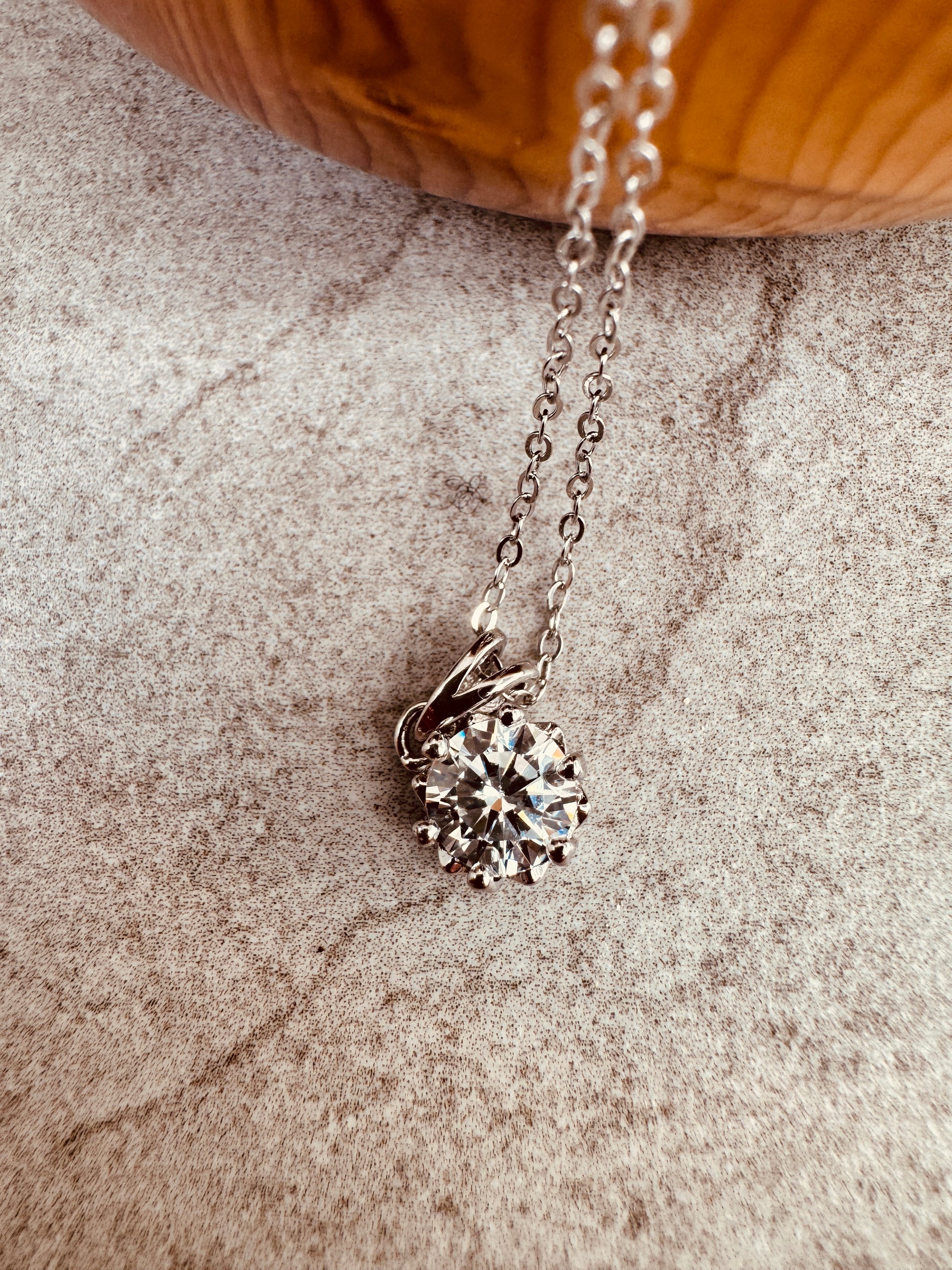 Silver necklace with a diamond pendant 